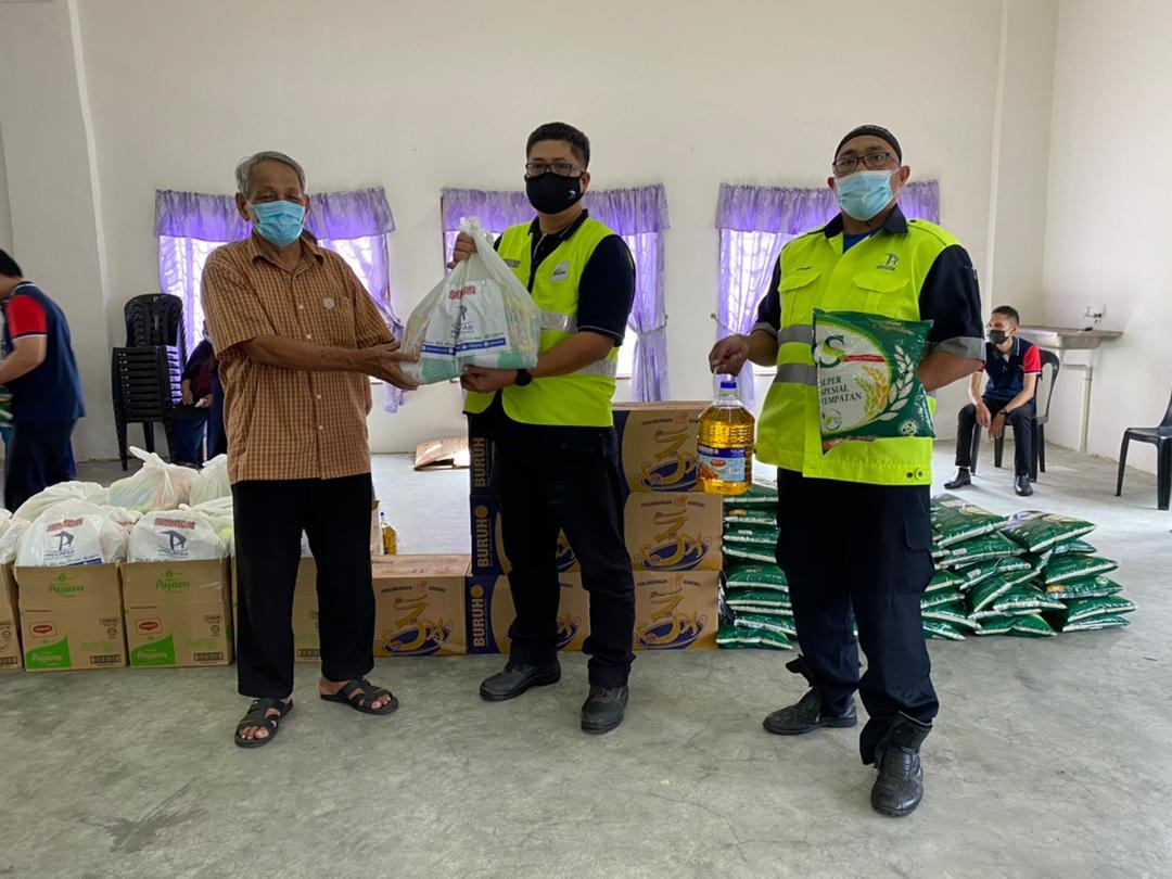 400 Families Receive Ramadan Raya Groceries - PROLINTAS