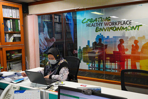 Safe & Healthy <br />
Workplace Image